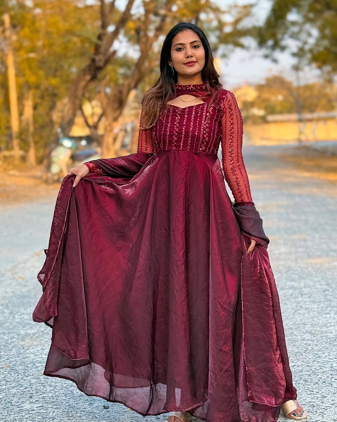 Nivi Maroon